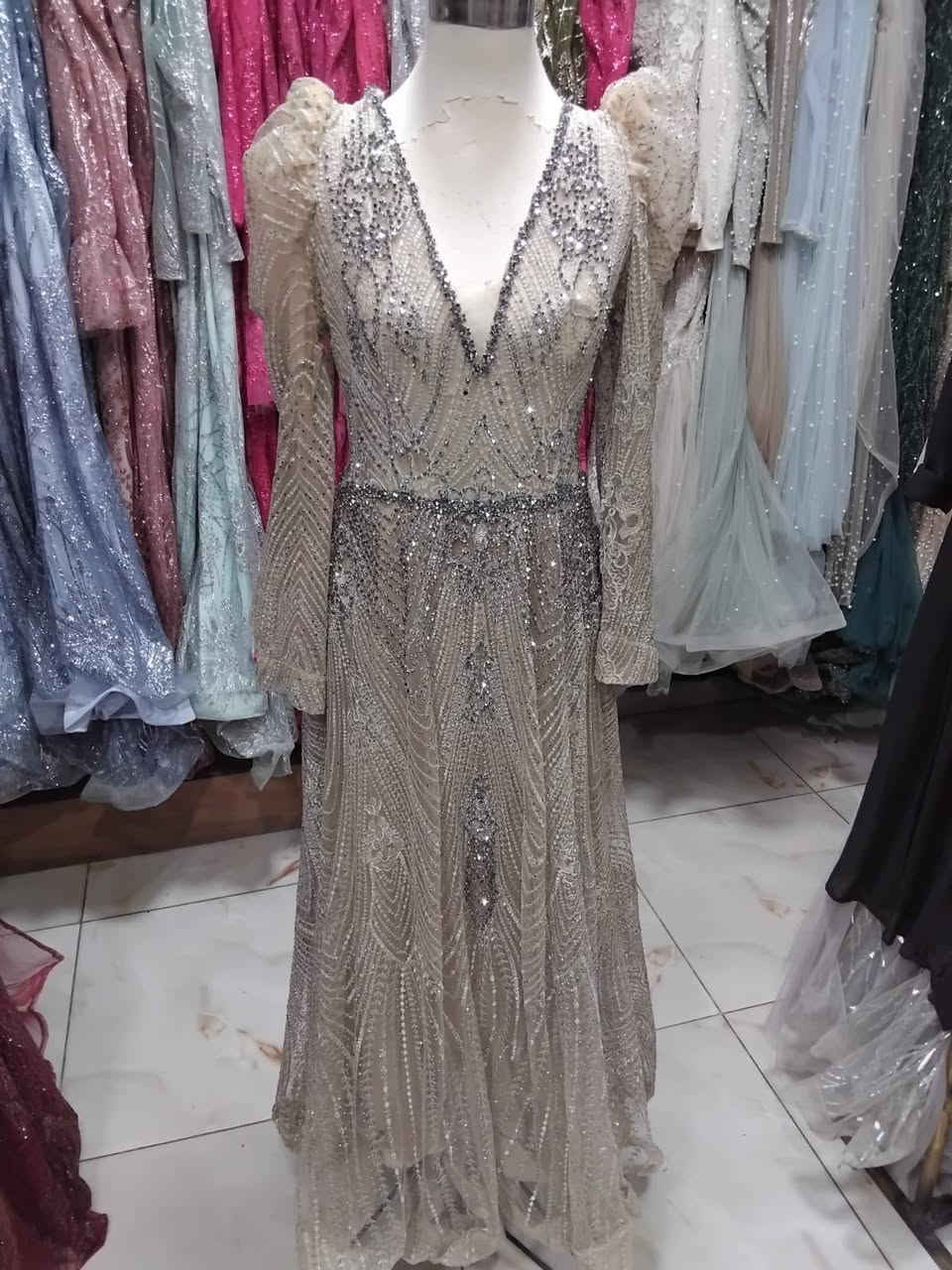 خصم ٥٠٪  🌙✨بمناسبة شهر رمضان المبارك
بيع اي قطعه ب 250 فقط  الكميه كبير جدا 

👈 لو نفسك تبقي صاحبة مشروع وتفتحي أتيليه ومش عارفة تبدأي منين

👈 لو عندك مناسبة وعايزة فستان مميز يبهر كل اللي يشوفه

يبقى التميز والخامة والشياكة… موجودين عندنا

---

🚚 شحن لجميع المحافظات
#فستان #فستان_سوارية #فستان_زفاف #اصحاب_الاتيليهات #فستان_سواريه


**إذا كنت صاحب هذا الإعلان وتريد حذفه لأي سبب، رجاءا أرسل رسالة إلى الدعم الفني**