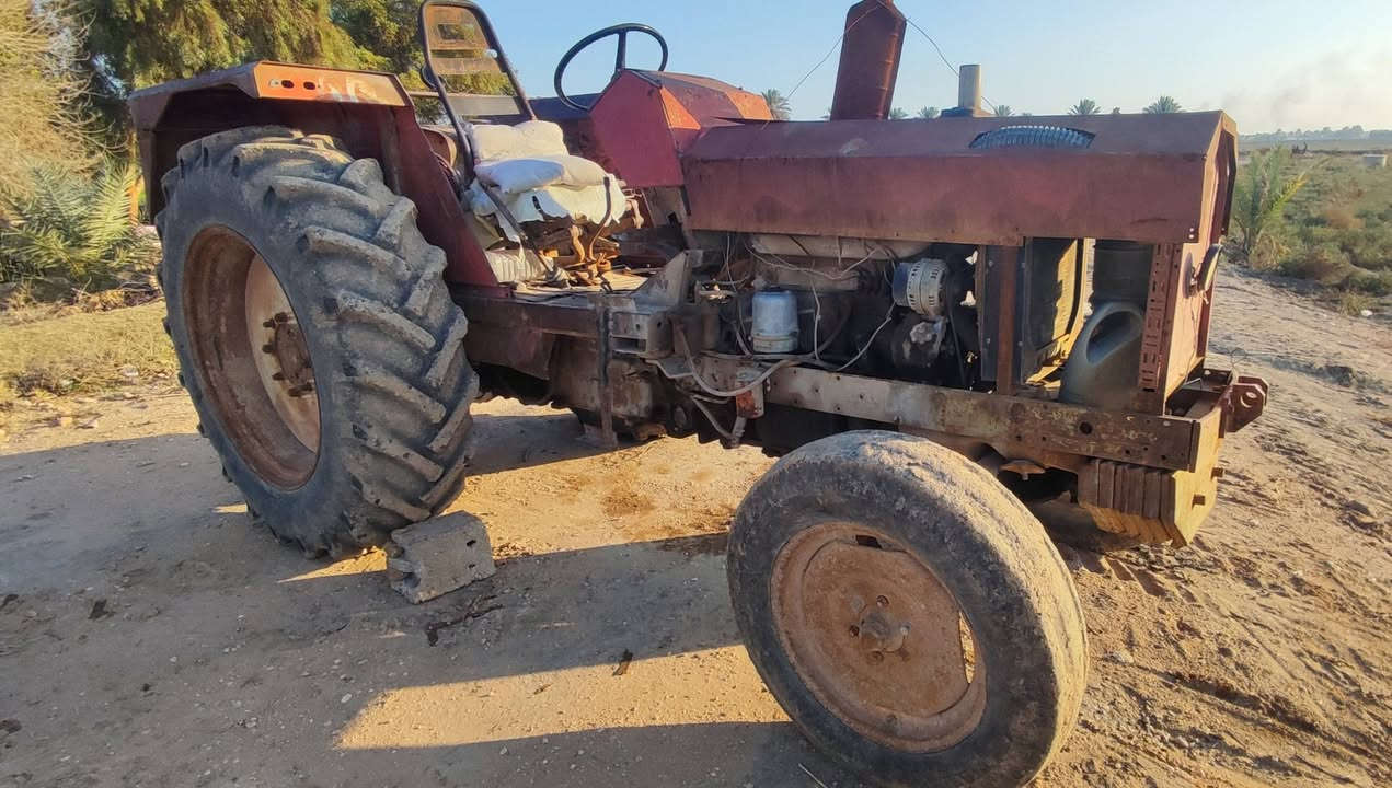 السلام عليكم 
عنتر 80 للبيع مكفولة كير محرك وهيدروليك 
مكانها الاسكندرية ع السريع الدولي 
السعر 3500 
للاستفسار ***********
