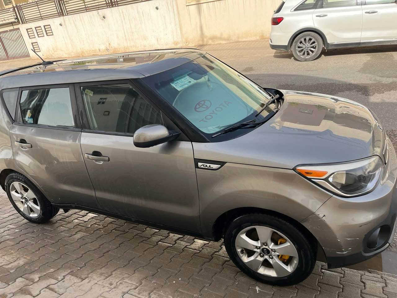 كيا سول 2017 وارد أمريكي ماشية ٦٢ ألف بحالة ممتازة حادث جاملغ خلفي 
باسم شركة 
*********** النجف, العراق
