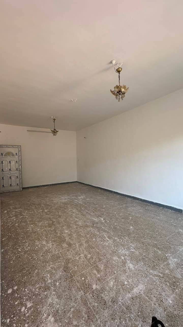 السلام عليكم يتوفر بيت ايجار في حي عدن غرفين هول مطبخ صحيات وستقبال بناء 🏢 حديث المساحه 200متر كراج كامل البيت التواصل مع مكتب صفوان السنجاري شقق الخظراء او على الارقام التالى ***********اسيا ***********
