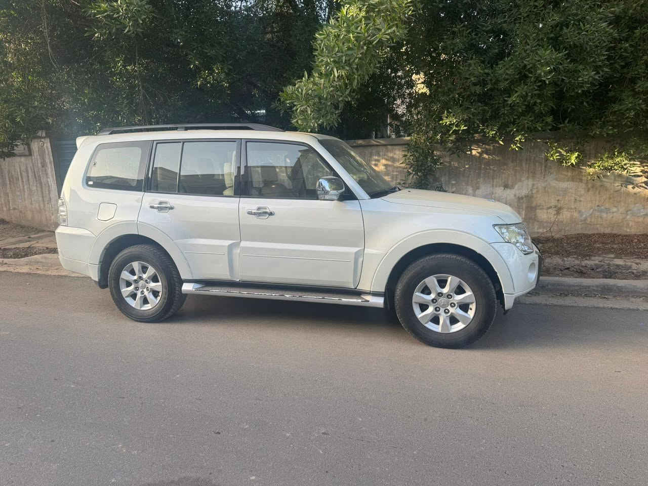 سلام عليكم 
باجيرو خليجي موديل 2010 محرك v6 فأتهة حبتور يعني فول 1/1 +964 773 199 1069 / سماعات دمام / كشنات كهرباء / شاشة كبيرة / داخل عسلي / فور ويل 
مختصر السيارة فوللل مگفولة كفالة عامة من الصبغ والبارد والخذج السيارة جديدة رقم بغداد مكان السيارة بغداد 
السعر 150$ وبيهة مجال للاستفسار *********** أو الواتساب ***********
