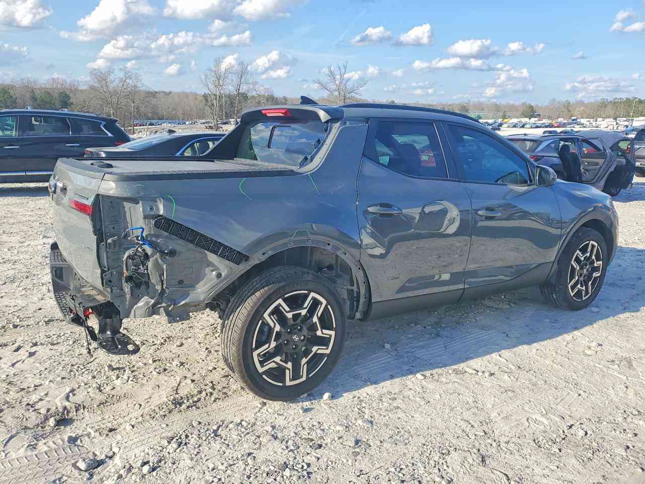 🚨 تنويه مهم
هذه السيارة معروضة في المزاد الأمريكي 🇺🇸
والمزايدة والشراء تتم عن طريق مكتب الباخرة للمزادات 🇮🇶
🔥 تدخل بكتاب الشهداء
───────────────
🚗 نوع السيارة:2025 HYUNDAI SANTA CRUZ LIMITED
📅 تاريخ المزاد:الاثنين 23-03-2026
💰 السعر: يتحدد داخل المزاد
📊 الممشى:10691 ميل فعلي
🛠️المحرك: 4 سلندر / 2.5 لتر
───────────────

🔥 مجاناً مجاناً مجاناً
📄 تقرير كارفاكس مجاني بدون أي مقابل
───────────────

🚗 سحب السيارة خلال 24 ساعة من وقت التسديد
💸 حسابات مخفّضة وعمولات أقل من السوق
───────────────

🚢 الشحن متوفر من:
🇺🇸 🇨🇦 جميع الولايات الأمريكية والكندية
➡️ شحن مباشر إلى العراق
➡️ العقبة – جبل علي – ميرسين
───────────────

🛃 تخليص كمركي كامل من ميناء أم قصر
🏔️ تخليص كمركي إلى إقليم كردستان
🇯🇴 شحن مباشر إلى عمّان (العقبة)
🇹🇷 شحن إلى ميناء ميرسين – تركيا
───────────────

🏢 فروع الشركة:
📍 الفرع الأول: بغداد – السيدية – الإعلام
📍 الفرع الثاني: الإمارات العربية المتحدة – الشارقة – الصناعية 4
───────────────

👥 مجموعة البيع والشراء:
https://www.facebook.com/share/g/17pXXBgeeU/?mibextid=wwXIfr

───────────────

🎵 TikTok:
https://www.tiktok.com/@al_bakhera?t=8qGOLioZlVE&_r=1

───────────────

📞 للاستفسار والتواصل:
+9647739115599


**إذا كنت صاحب هذا الإعلان وتريد حذفه لأي سبب، رجاءا أرسل رسالة إلى الدعم الفني**