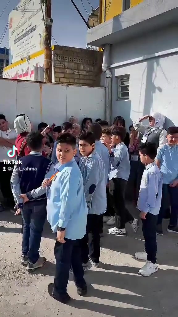 نبقى مع تلاميذنا لأخر لحظه 
تم مراجعه الماده قبل دخول 
قاعه امتحان 
مدرسه رسول الرحمه الامين
البنوك شارع الفتلاوي 
***********
