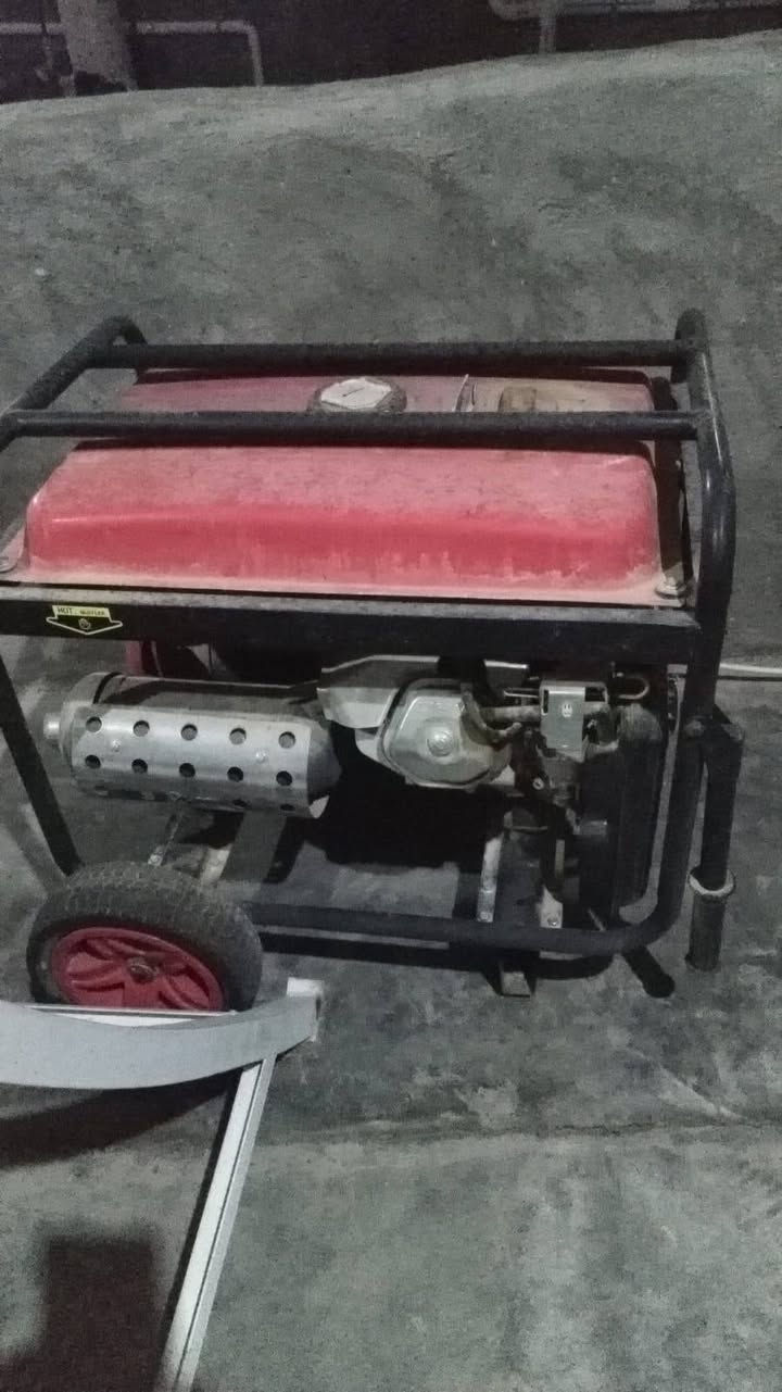 السلام عليكم..عندي هذا المولد (20 امبير) ماصار كم شهر من اشتريته شغلته بس شهرين وتركته وهسه اريد ابيعه لأن متوازي على فلوس بطاريه وكفت لأن تركته ماشغلته ينرادلها فقط لو شحن لو تبديل الي يريد يستفسر هذا رقمي***********
