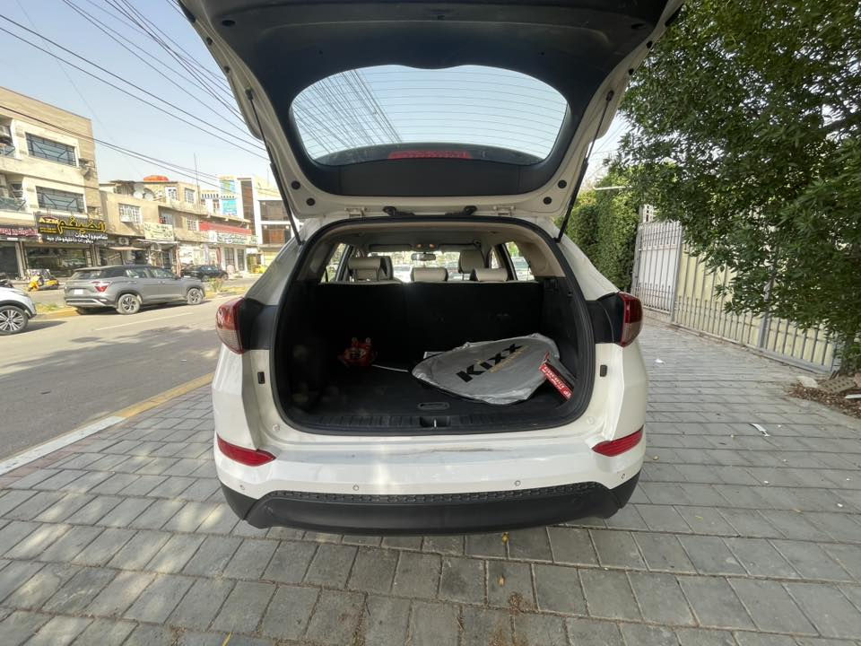 Hyundai Tucson
� للبيع — Hyundai Tucson
✨ وارد أبوظبي — نظيفة جدًا واستعمال مرتب

📍الموديل: 2018
🌍 وارد أبوظبي
🎨 اللون: أبيض
⚙️ جير أوتوماتيك
⛽ محرك 2.0 اقتصادي وعملية
📏 الممشى: 149 ألف كم
🛋️ داخلية جلد أبيض وأسود نظيفة جدًا
📺 شاشة أندرويد كبيرة + Apple CarPlay
❄️ تبريد ثلج
💡 LED + إنارات نهارية
📷 حساسات خلفية
🛞 رنكات أصلية
🔑 مفتاح ريموت
🧼 السيارة مرتبة جدًا من الداخل والخارج

📋 الفحص:
✅ محرك ممتاز
✅ جير ممتاز
✅ فحص كمبيوتر نظيف بدون أخطاء
✅ Airbag سليم
✅ كهرباء كاملة شغالة

🔧 الملاحظات:

* يوجد تبديل/صبغ خفيف موضح بالفحص
* السيارة بشكل عام نظيفة وجاهزة

💰 السعر: 17,000$
📍الموقع: بغداد / شارع فلسطين
📞 التواصل: ***********
📱 فقط

