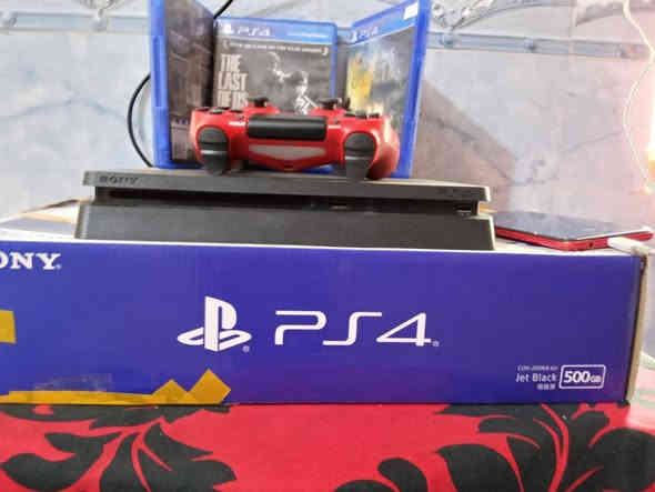 السلام عليكم بلاي 4 سليم كامل ملاحقات وياي يدتين اثنين ويا ثلاث اقراصه ويا العاب تنزيل ما مصلح ولا مفتوح مكاني بصره قضاء المدينه اللي يريد يشتريه السعر بس 225 نريده خلي يخابرني على هذا الرقم***********
