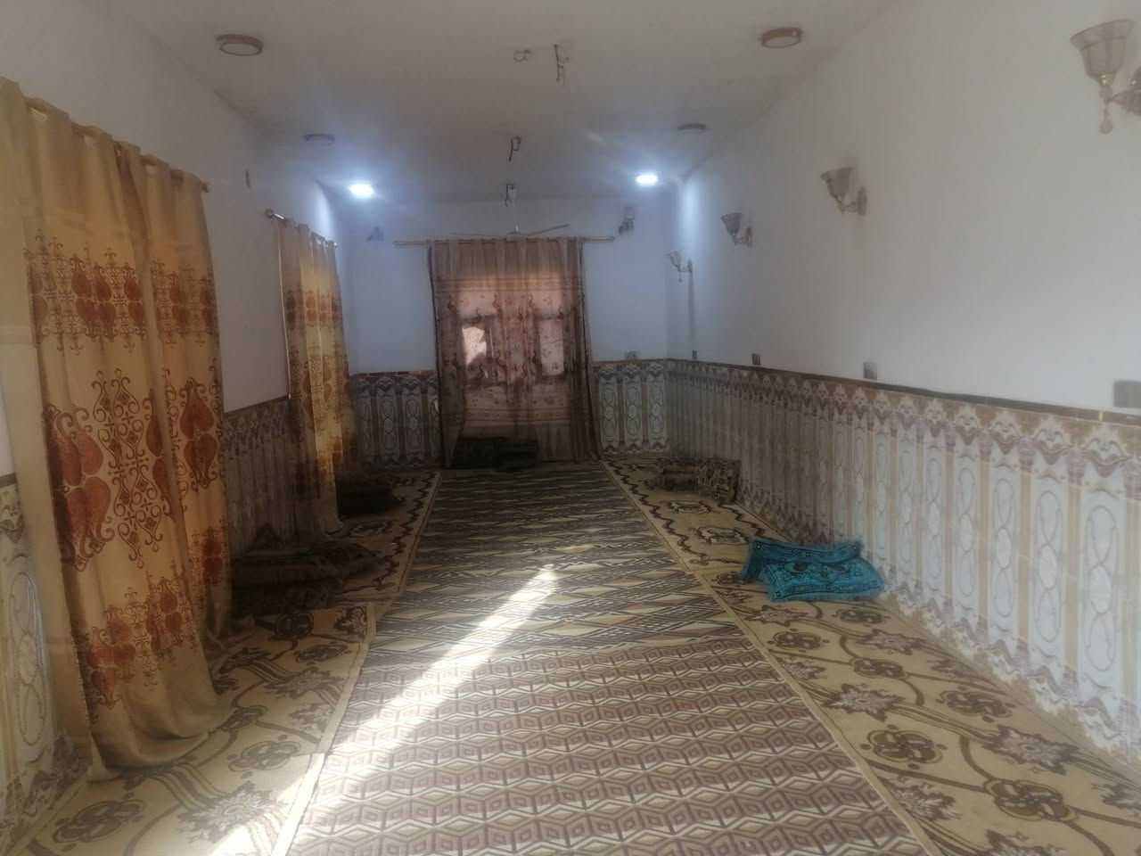 بيت زراعي للبيع المساحه 800متر بيه بيتن مبنيات المكان العرايه قرب المدرسه خدمات كامله استفسار عل رقم *********** او***********
