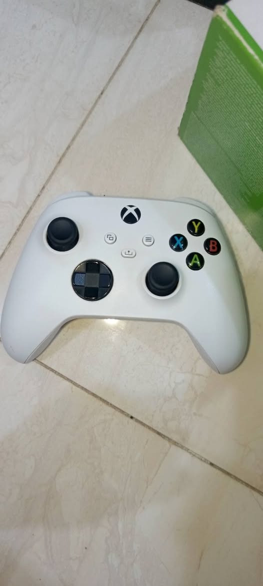 سلام عليكم
اكسبوكس سيريس اس 512GB للبيع لامفتوح ولامصلح ويا يو بي اس 850 ويدة وحدة سعره كامل 400 وبي مجال مكاني واسط الكوت ماعندي توصيل


**إذا كنت صاحب هذا الإعلان وتريد حذفه لأي سبب، رجاءا أرسل رسالة إلى الدعم الفني**