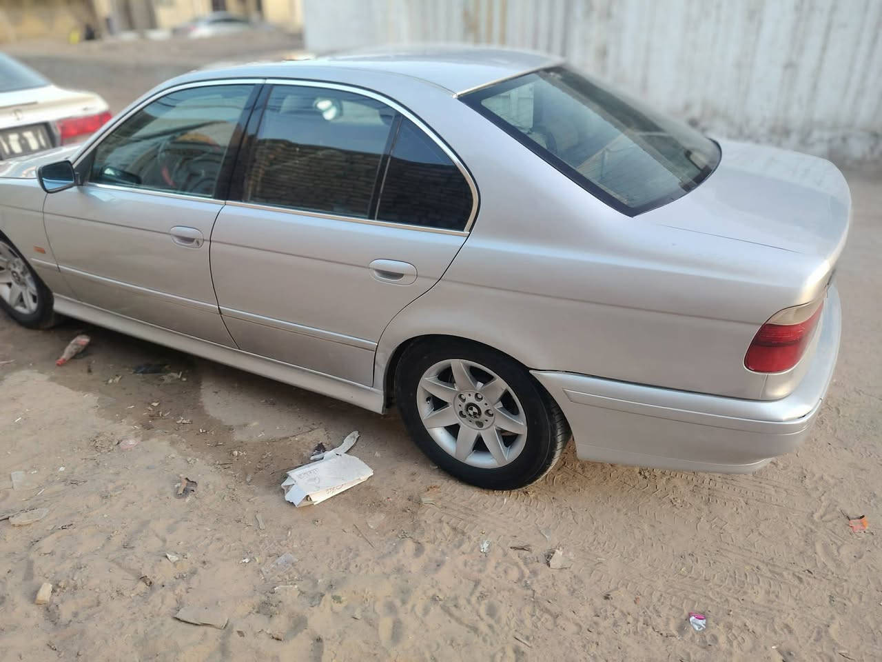 سلام عليكم  اخوان بيئم صقر 528 مكينه وكير وحداديه وتخم تاير جاهزه فول مواصفات سياره بلاديه وجديده صبغ دوس فقط اثر زلوغ والبدي جديد لاضربه ولا صبغ كفاله منضومه زنون غرفه زلغ مابيهه شرط للبيع أو مراوس بأقل  منهه رقم ميسان سنويه لل28تحويل مباشر السعر 75وبيها مجال مكاني العمارة ميسان رقم الهاتف ***********
