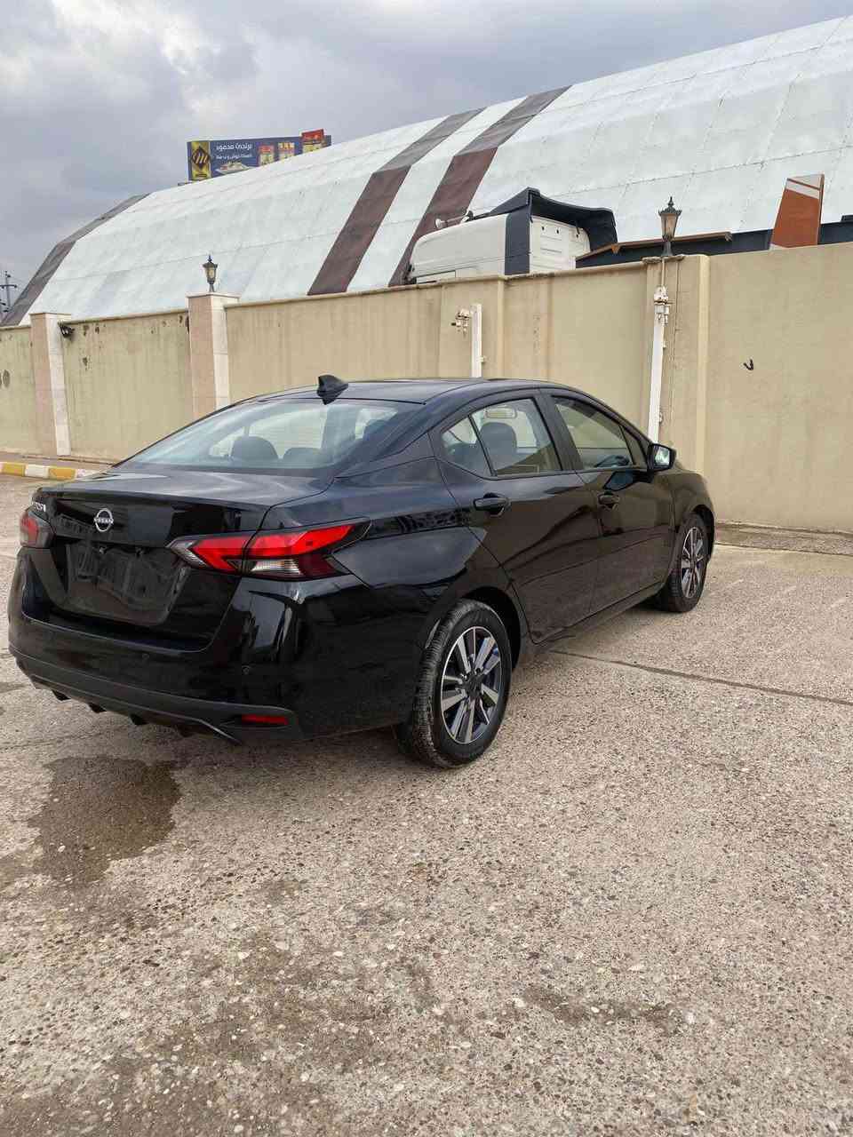 نیسان ڤیرسا- 2025
سبغ/دو پارچەو نیو سبوغ
ایرباک/سوکان سیستم
رقم کاتی شرتی رقم 
مواسفات /SV
حساس 
رادار
شاشە
جهئ سیارئ /ئاکرئ 
***********
