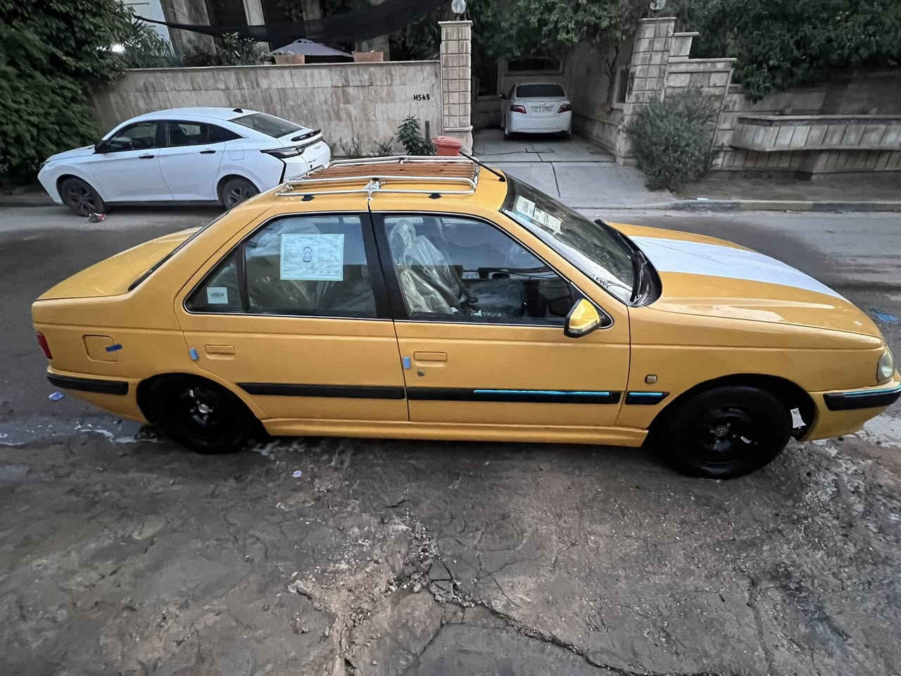 بيجو بارص موديل 2015
السياره خير من الله مثل ما تشوف كدامك 

بيها قطعه وحده صبغ بس جاملغ الخلفي 

بدون دواخل 

السياره مكفوله من الغوط ولشواصي ومكينه وكير 

ما بيها نقص السياره 

السعر 48$ ورقه وبيها مجال قليل للشراي 

*********** بيه واتساب ما متواجد عل فيس قليل
