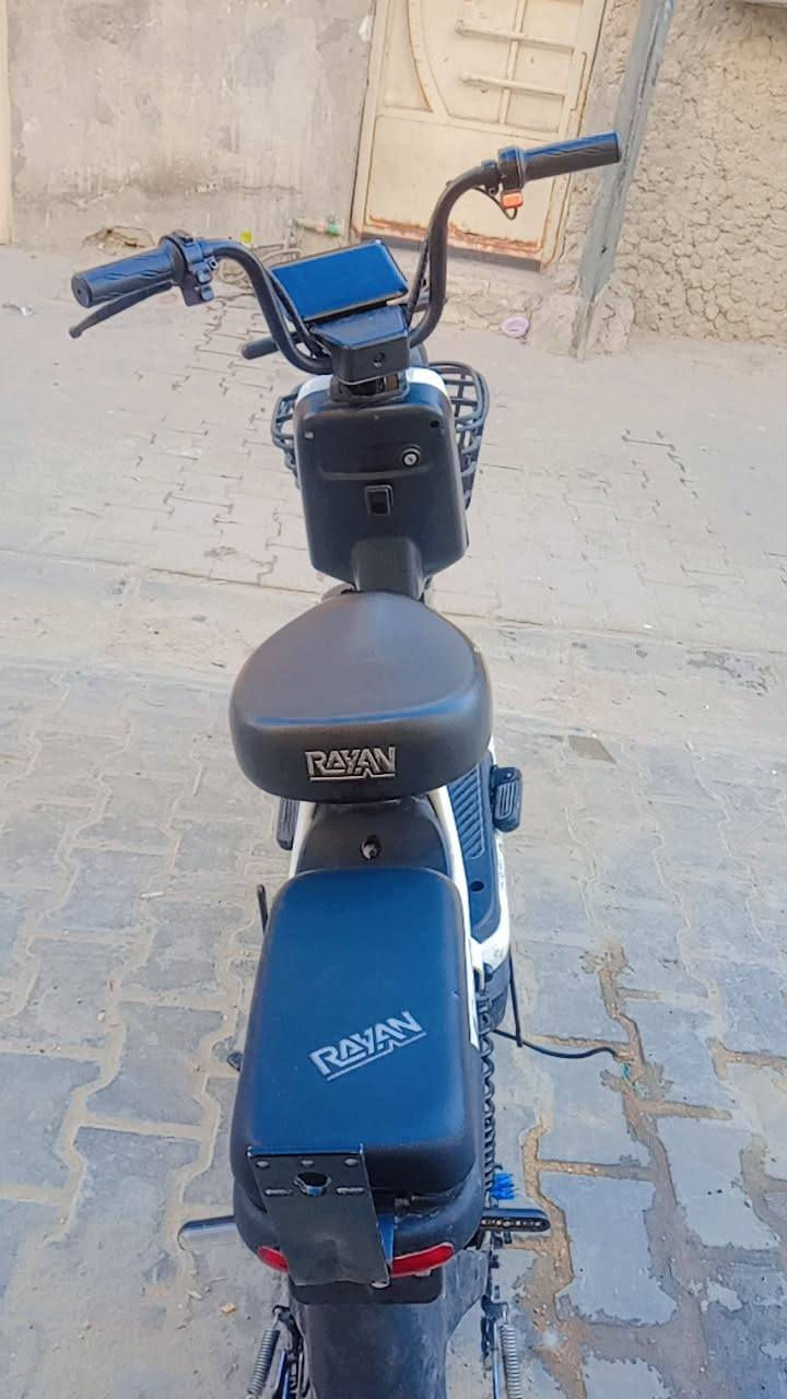 سلام عليكم لبيع درجه شحن نضيف السعر 150قفل بيهه عطل بسيط ***********المكان بغداد الشعله
