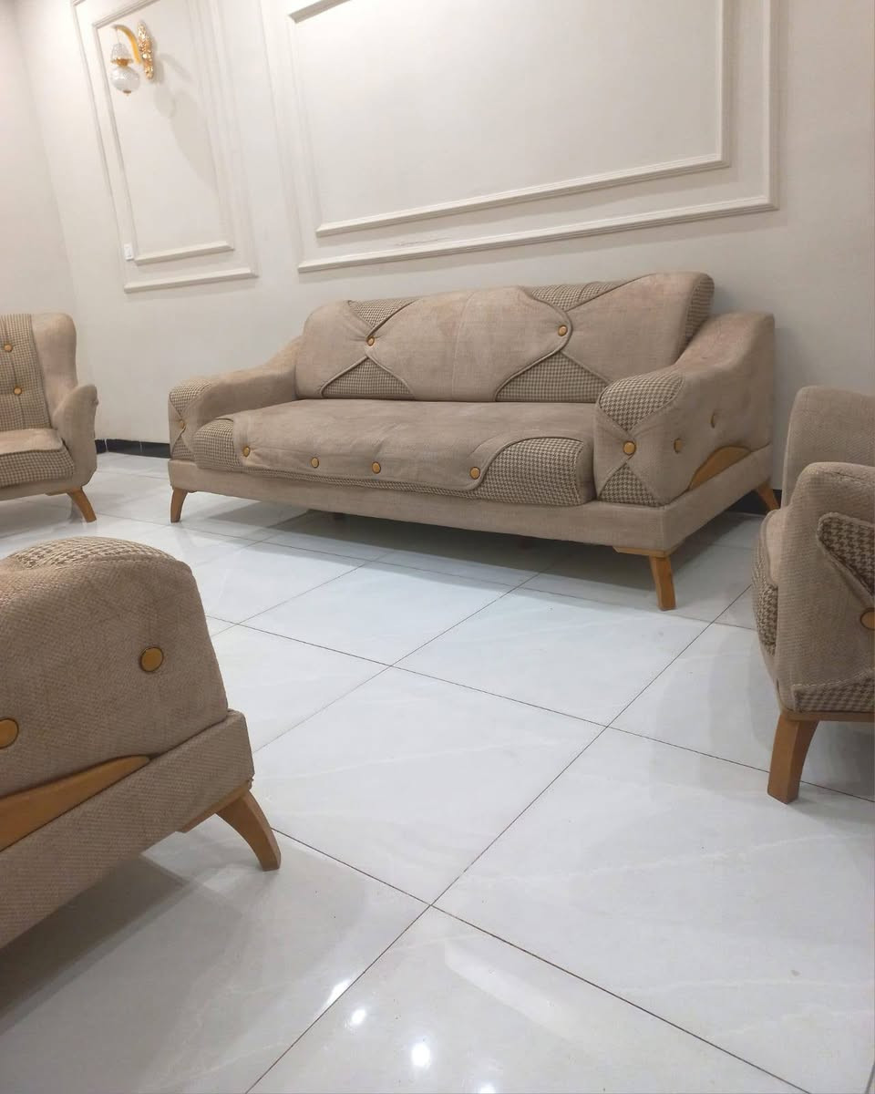 تخم تركي 8 مقاعد مودرن نضام سرير سفج بولستر طبي دير فريم ارجل زان نضيف جدا  مبي اي ضرر سعر... 550 وبي مجال بسيط


**إذا كنت صاحب هذا الإعلان وتريد حذفه لأي سبب، رجاءا أرسل رسالة إلى الدعم الفني**