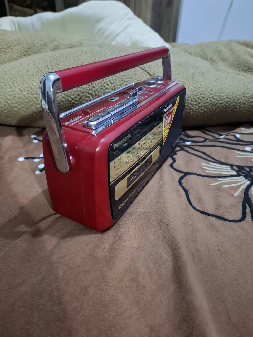 السلام عليكم للبيع مسجل راديو اربع موجات مع FM بانسونك ياباني نظيف جدا الاتصال *********** واتساب 
***********
