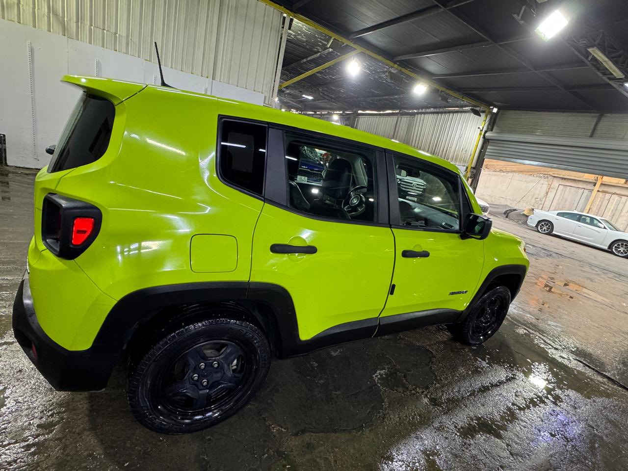 جيب رنكد 2018 رقم بغداد
ماشيه 63000mi

فئه سبورت

صور الحادث امريكا بالمنشور 

رقم الشاصي موجود من ظمن المنشور

وصار بيها ضربه طرف الجامغ وشبر من البنيد هنا بالعراق

السعر 120$ وبيها مجال

للاستفسار ***********
