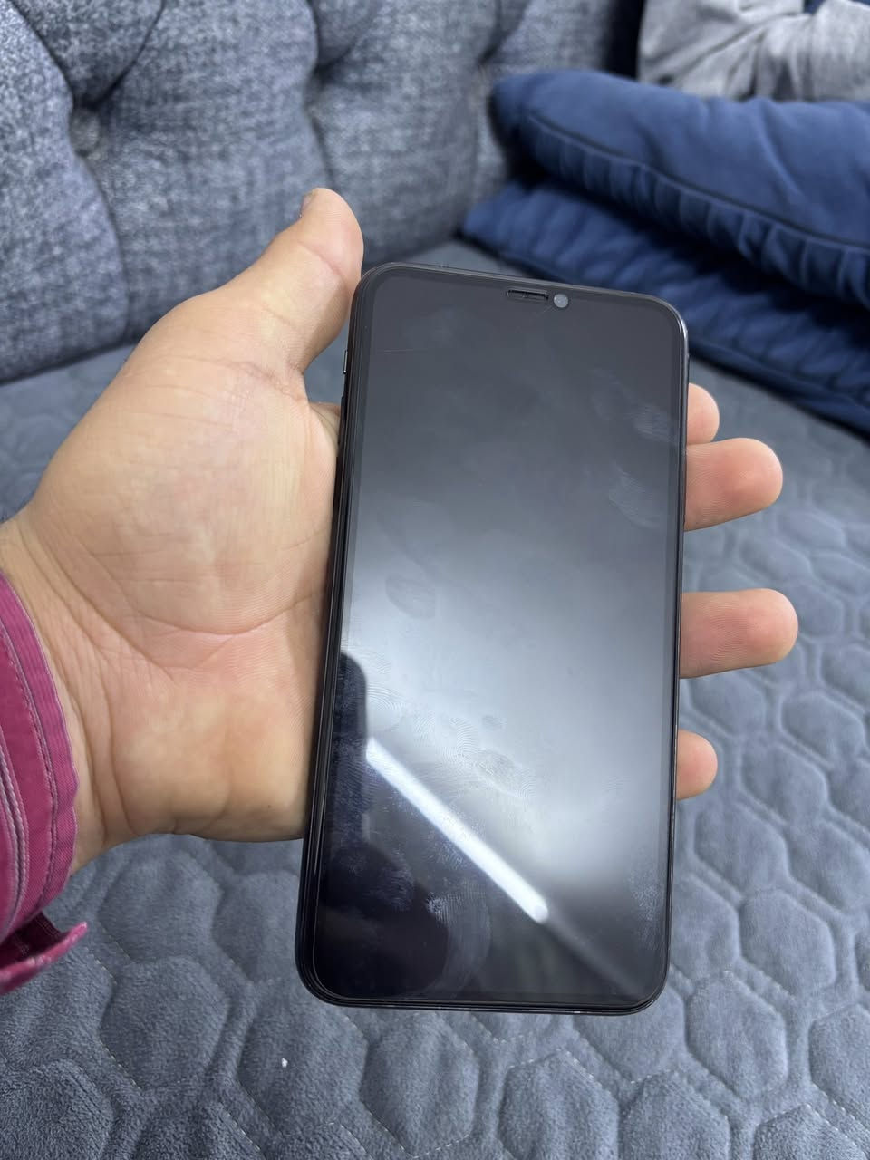 ايفون 11pro max ذاكرة 256 بطاريه 76 غير مفتوح وتر بروف شرط تك سيم *********** / *********** سعر 380
