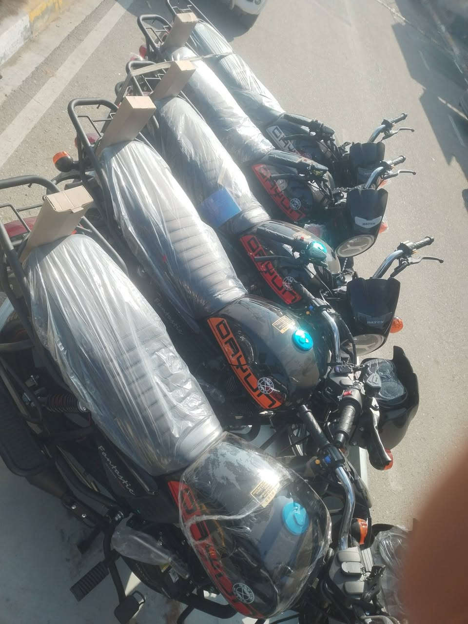 تم وصول دايوان مرقم سليمانيه جبلي وكلاسيك سعر الكلاسيك مليونين و450 الجبلي سعر ٢٦٠٠ الاسكنر 1,500 توصيل موجود بغداد ديالى صلاح الدين اتصل وبيك خير وتدلل *********** *********** سمير العبيدي
