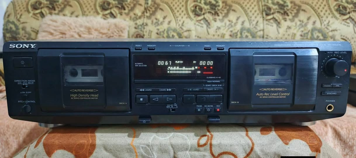 السلام عليكم .
دك مشغل دبل كاسيت ماركة سوني حجم لارج كهرباء ٢٢٠ فولت  ممتاز جدا بالشغل و صوته غاية في الوضوح…شغال بالكامل .
والاهم بالموضوع الجهاز بلادي و مضمون ان شاء الله ..والنظافة ممتازة .
السعر  ٦٠ الف نهائي اخوان وبدون احراج .
للاستفسار والمراسلة موجود خاص او 
*********** البصرة .موجود توصيل شركة .
