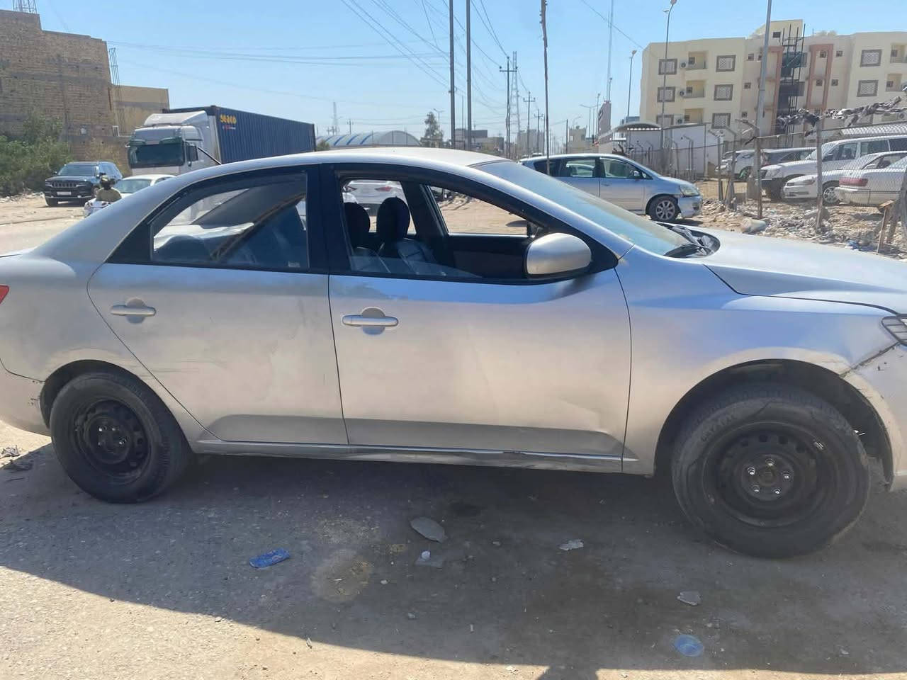 السلام عليكم سيارتوا 2013 خليجي بيها ضربات بسيطة  بأسمي رقم إنكليزي جديد السعر خاص
العنوان ناصريه 
الاتصال على الرقم ***********
