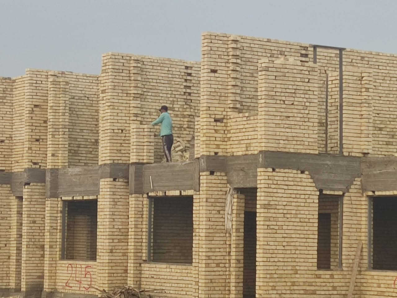 كادر بناء درجه اولى مستعد لبناء المجمعات السكنيه
والبيوت الاهليه
للتواصل
***********
***********
المتعهد حسن علوان البديري
