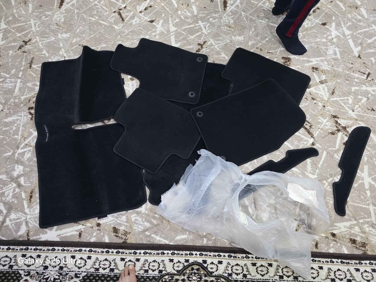 سلام عليكم عندي كاعيان لنكروزر بلادي مال شريكه ساس للبيع +بردات اصليه***********   2025 vxr
