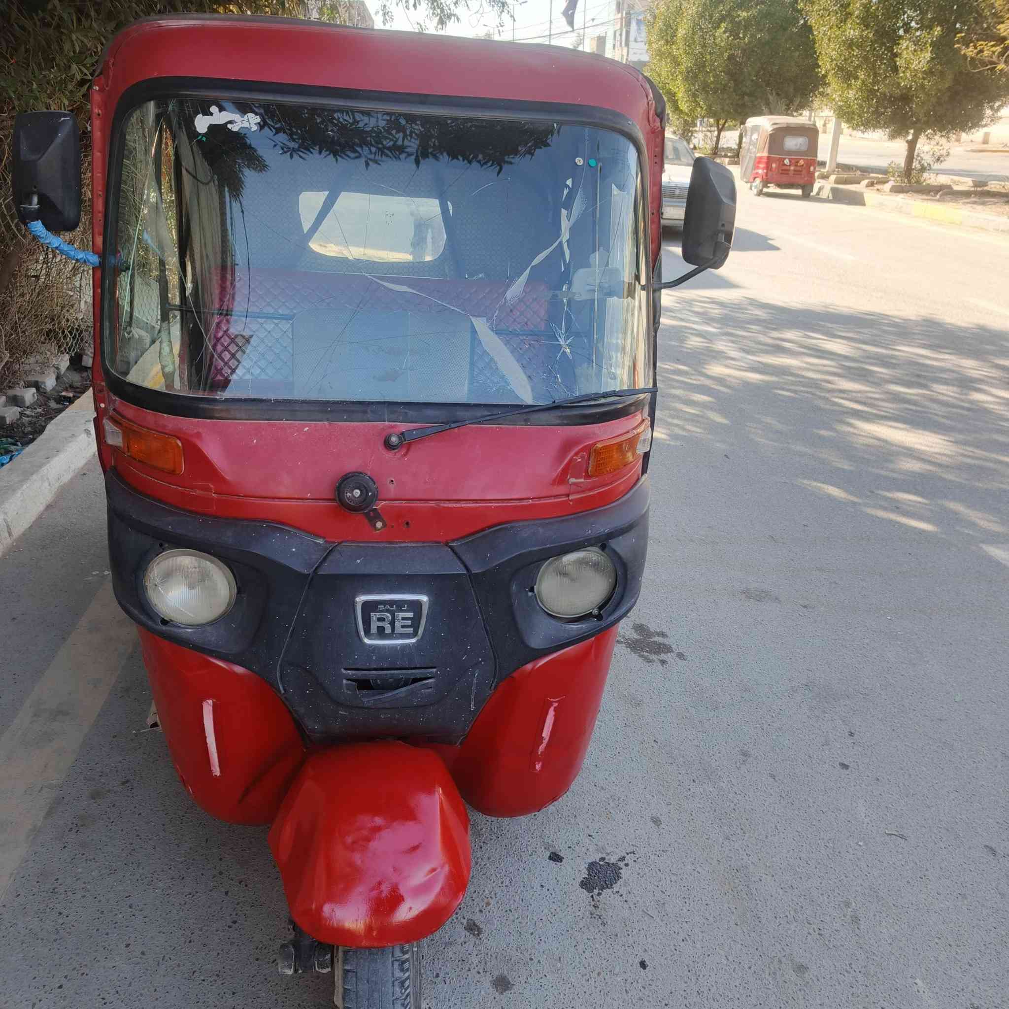 السلام عليكم تكتك للبيع موديل 2017 مكينه ناعمه لاتنقيص ولا تبخير كهربائيات شغاله تكتك أوراق جاهزه كبل للشارع ماناقص اي شي السعر 2,600 وبيها مجال قليل حك الجيه مكاني بغداد الاستفسار ***********
