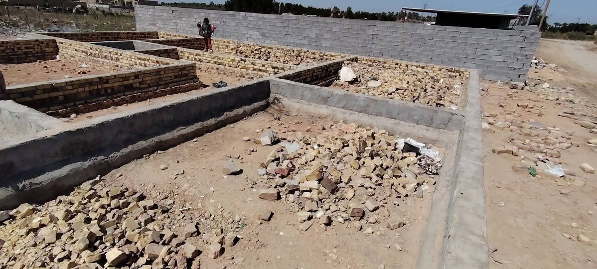 سلام عليكم بتلو. 400 م ركن على شارعين↩↪ لبيع حي العمل نزله
شيخ عناد 
خدمات كامله ماي مجاري كهرباء.  
الانترنت الضوئي🛜  
شوارع تبليط مدارس مستوصف. *********** بيع مستعجل
