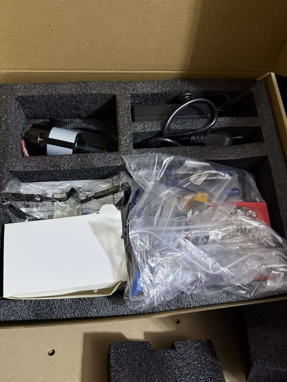 شباب عندي طابعه سي ان سي تطبع على الخشب والمعدن والبلاستك القطعه جديده غير مستخدمه والوزن ماسولف عليه سعرها بلموقع جداً غالي فلتفيده يدفع سعر مناسب للقطعه والف عافيه مكاني بغداد هـ***********
