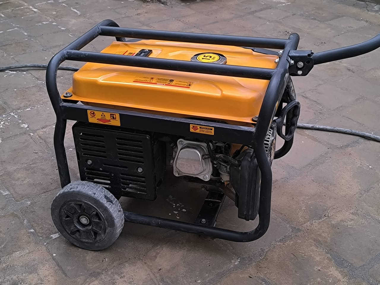 السلام عليكم ورحمة الله
مولدة انجيكو 3.5KW 

14 امبير

مشتريها قبل ثلاث سنوات استعملتها مرتين وراها حولت عالطاقة الشمسية فتركتها 3 سنوات

كلشي مملعوب بيها على وضع الشركة 
مكاني بالحلة
للاستفسار ***********
