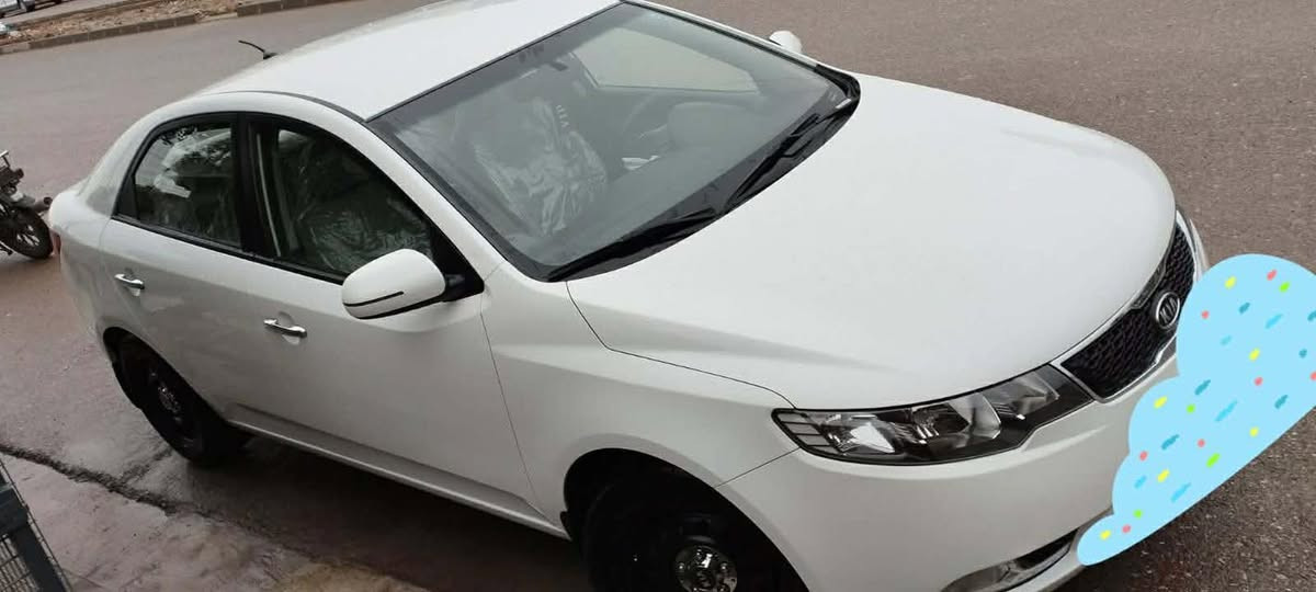 ‏السلام عليكم 
سيراتو وارد خليجي موديل 2013
 فول مواصفات  ماعدە بصمه تنته 
تبريت لمس كير عادي و اوتو 
ماشيه 69 km زيرو شركه
4 تايرات لوك
السياره اني طالعته من شركه بسمي
قطره صبغ مابيه ولابارد شرط على سونار
محرك 1600 رقم سليمانيه دولي سنويه29 بسمي هزه جديده تحويل مباشر
 مكانه كلار سعره 140
رحمه الموتاك كاتب كلشي اذاموشراي لات دوخني
***********
