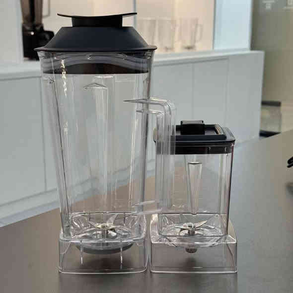 خلاط ألماني سلفر كرست ٢٠ الف للاستفسار مكاني البصره دور النفط للاستفسار خاص او على رقم الواتساب ***********
