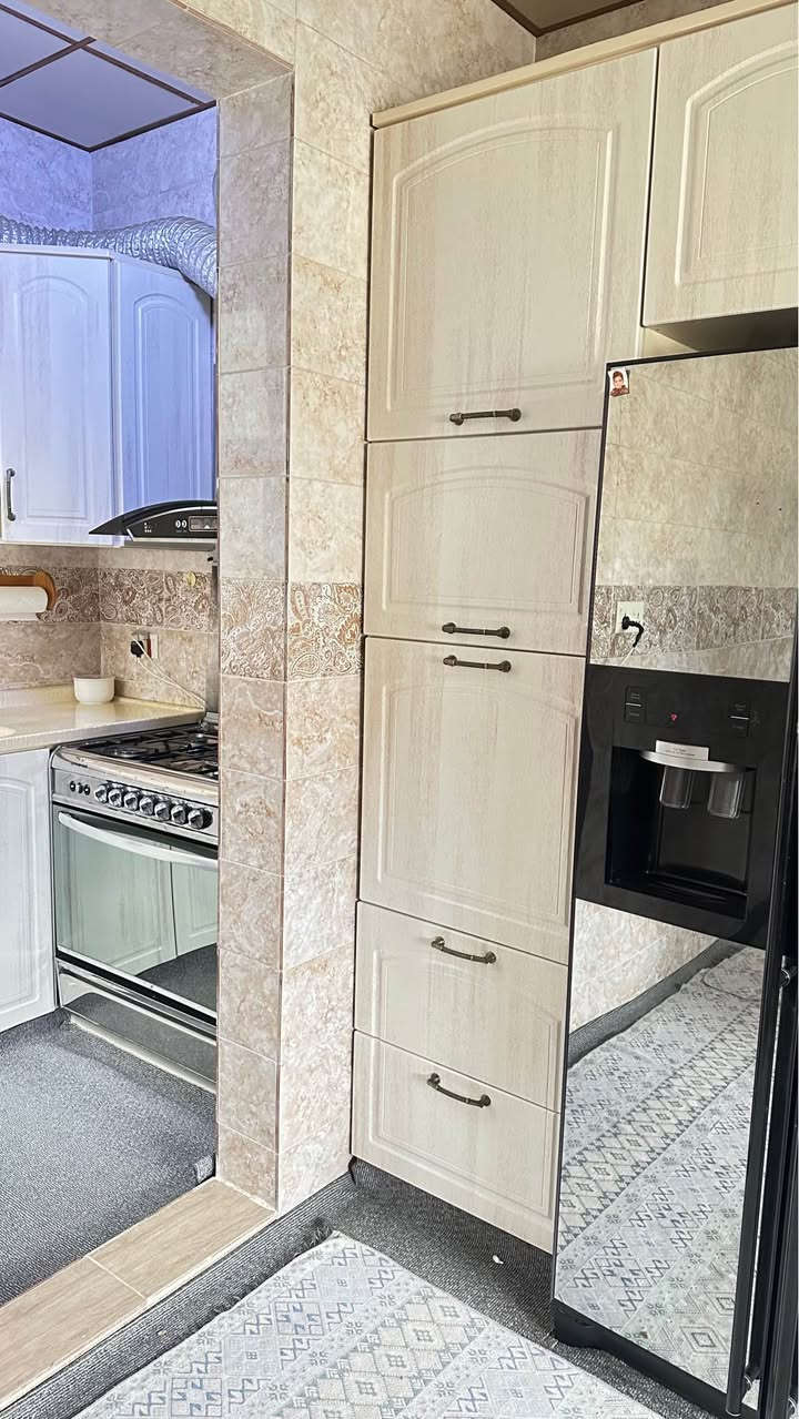 زۆر تازە و بێ عەیبە ٩ مەتر و نیوە ئەتوانرێ ٢ تاک ٢ تاک دەسکاری بکرێ مۆدیلەکەی لە سلێمانی
*********** السليمانية, العراق
