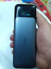 ٢٤٠٠٠ مللي أمبير • شحن سريع ١٤٠ واط • منفذين USB-C