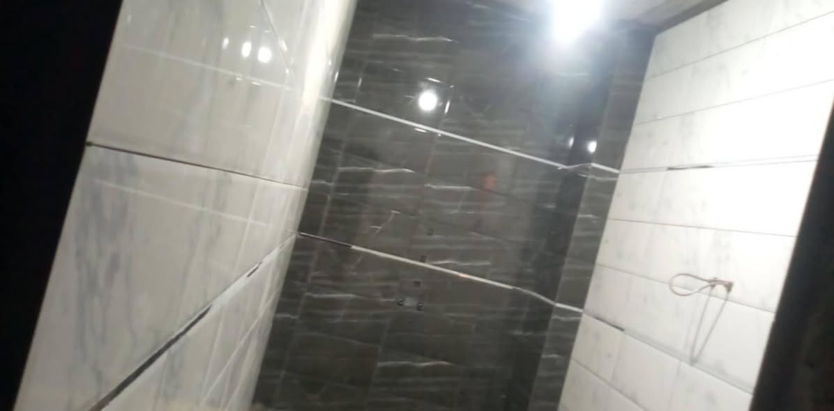 السلام عليكم اخواني الأعزاء
كادر مصري مختص في تطبيك السيراميك 
امانه الله شغل درجة أولى 
الي حاب يتواصل معي طلعت مراد
رقم الهاتف: ‭0774 790 8350‬
