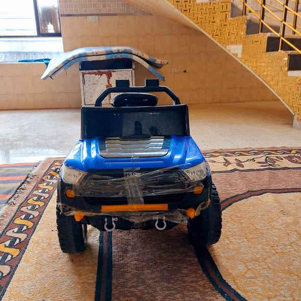 سيارة شحن تحكم على ريمونت وتحكم ذاتي بعدها جديدة تكفي لحد عمر ٤ سنوات المكان بغداد سبع قصور السعر ١٠٠
***********
