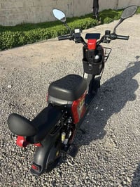 دراجه شحن للبيع لون احمر   فول مواصفات  بطاريات جدد   دراجه حلوه ونضيف...