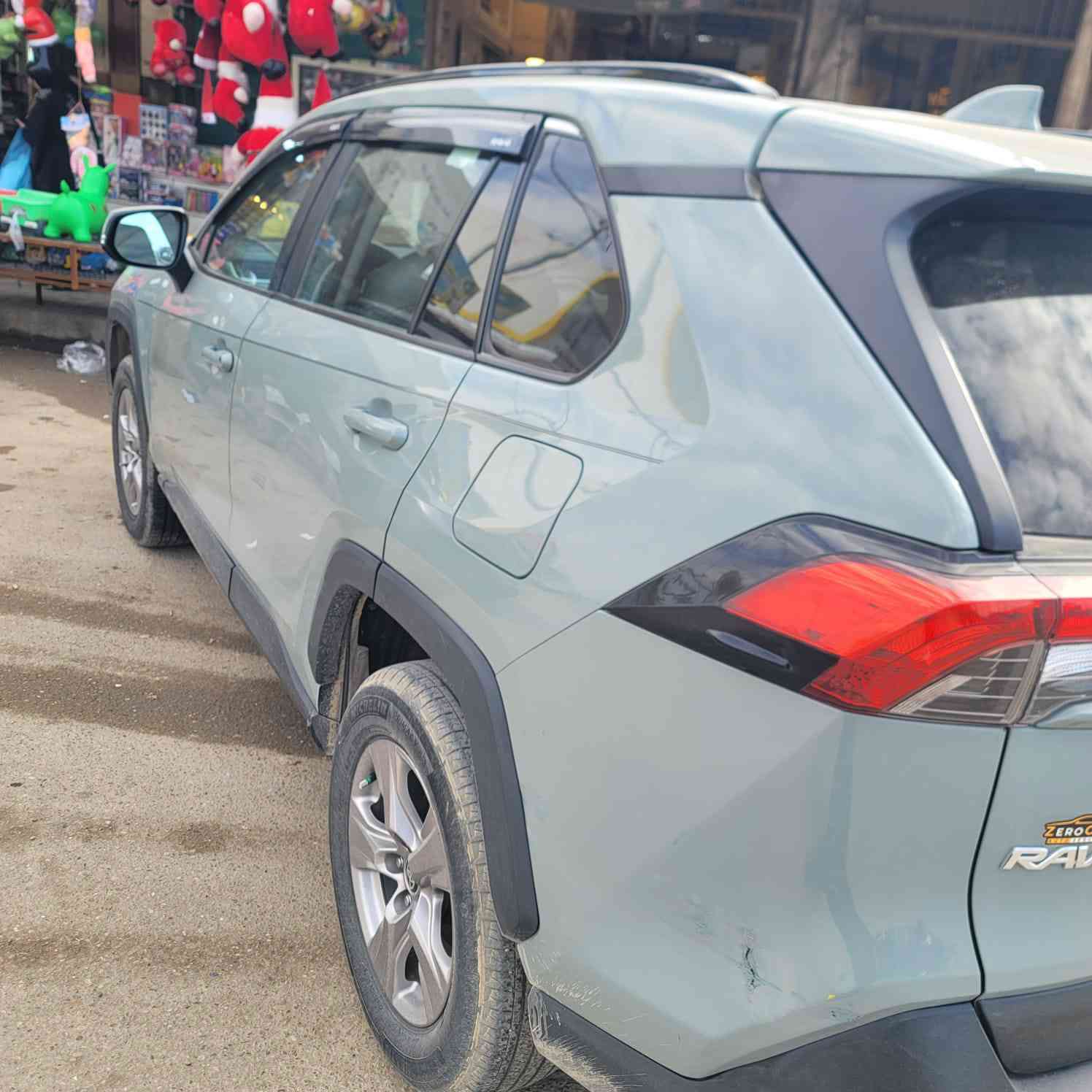 راف فور 2022 سمنتي جاهزه من كلشي كير ومحرك كفاله عامه  بيها طخه خفيفه باب وجاملغ 4 أصابع بدون صبغ والجالغ الخلفي رش أمريكا كلير بدون حادث والصندوق الجنطه مفتوح ماشيه 105 سنويه جديد بأسمي رقم شمالي تحويل ثاني يوم مواصفات  XLE بصمه بدون فتحه سقف
السعر 225 $
مكاني كركوك قضاء الحويجه 
للتواصل ع الرقم
***********
***********
 ليس متواجد ع الفيس
