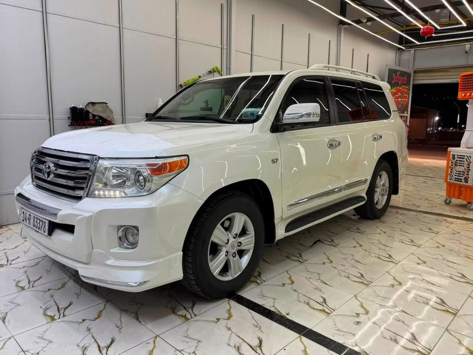 لاندكروز 2014
فول مواصفات 1/1
VXR 
بصمة  حساس خلفي وامامي
ثلاجة
6- 2 كراسي كهرباء تشغيل عن بعد
شاشات عرض كامرات 2 دوارة
10- 8  ايرباك 
دفع رباعي
رقم بغداد  بأسمي 
 VXR
ملاحضه فقط رش جاملغ امامي وباب  كفالة من جميع النواحي
جديدة بمعنى الكلمه شرط زيرو  تخم تاير حدادية تبريد جاهزة من كلشي مابيها اي نقص وبالعافية ع تكون من نصيبه
بأسمي شخصياً هزه وفحص جديد تحويل مباشر 
بيع او مراوس حسب القناعه                         
ماكو هيج سعر بهيج نظافة مستحيل 
سعر 280
للإستفسار 

***********

