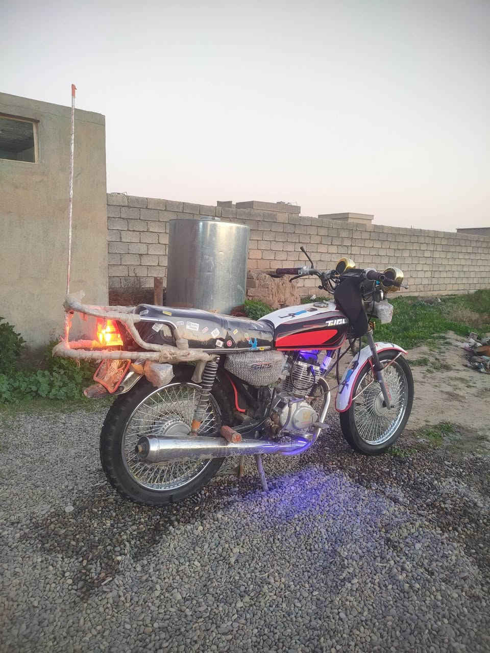 السلام عليكم 
موطور تايگر 20 ابل ختم محرك شرط ما مفتوح وزن ثقيل 
موطور نضيف مال جناي شغال من الطارف لطارف 
شلعه ومعدل نار 🔥
السعر 500 وبي مجال بسيط 
.

***********
