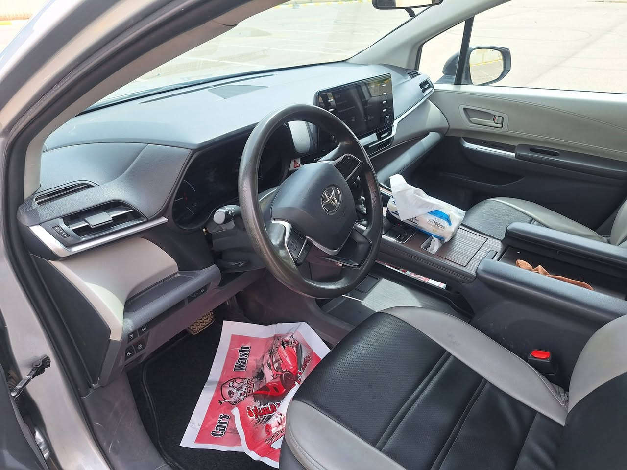 السلام عليكم تيوتا سينا للبيع السعر ١٩٠ ورقة الرقم *********** موديل ٢٠٢١
