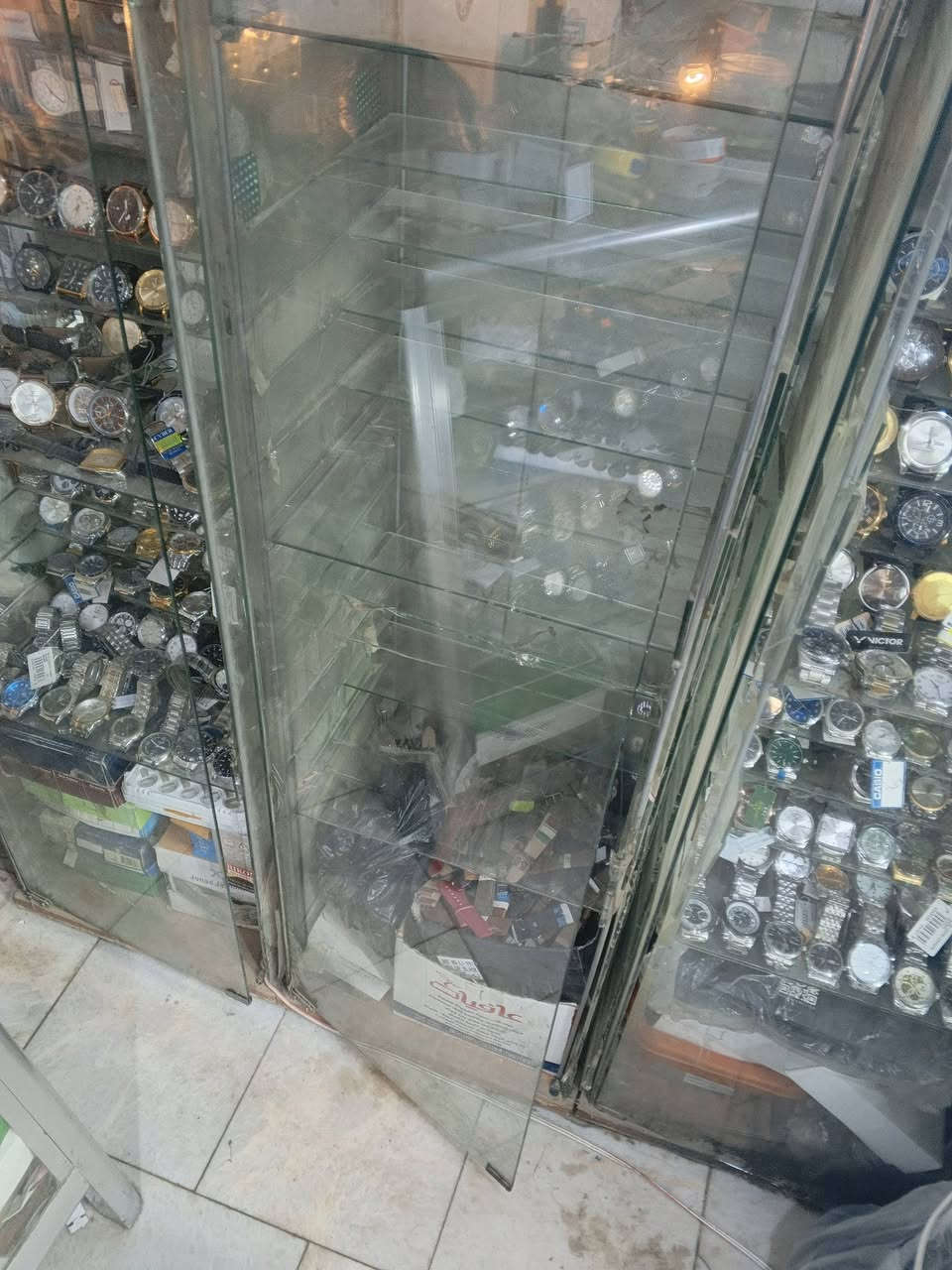 لبيع فاترينات عدد اربعه ثلاثه مستخدمه والرابعه جديده غير مستخدمه سعر المستخدم 100 الف والجديده 150 الف 
مكاني بابل السوق الكبير قرب سوق السلام 
الارتفاع 162سم 
والعرض 35 سم 
والعمق 40 سم 
***********
