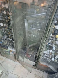 فاترينات • ٣ مستخدمة • واحدة جديدة