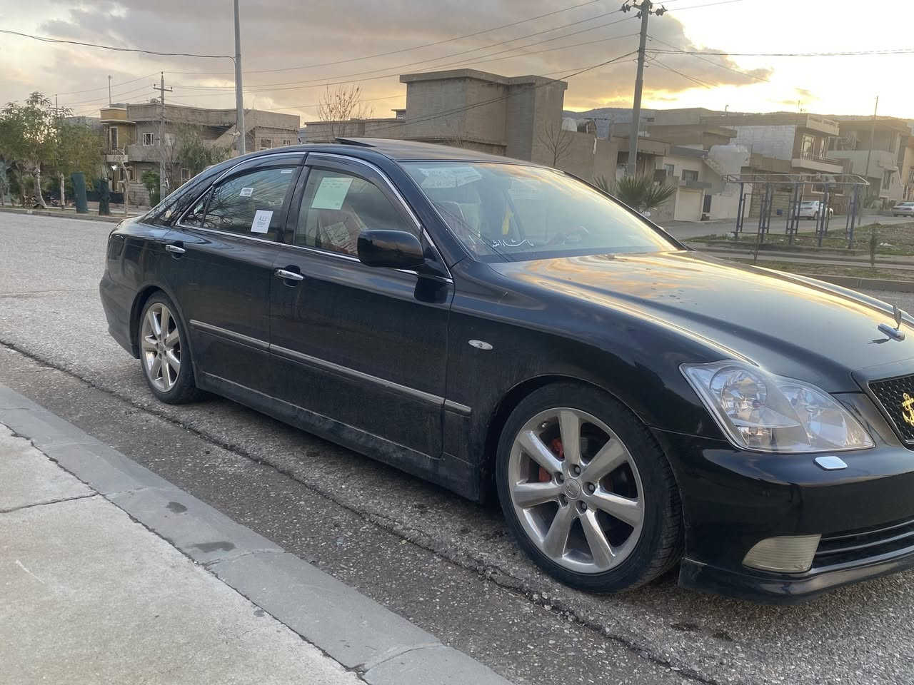 شاهانە ساخ 
کەڤەرو شاسیو بویاخ بەشەرت
جوار دوکمەی مەکینە ١٨٠
سلایت 
***********
