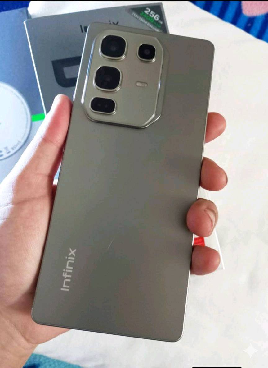 جهاز نظيف استخدام شخصي مع ملحقات شاحنتة ٩٠ واط والكرتون للاستفسار اكثر تفضل خاص