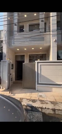 للايجار بيت مساحة 75متر زيرو يحتوي على 3غرف نوم وخدمات عدد ٢ في حي الج...