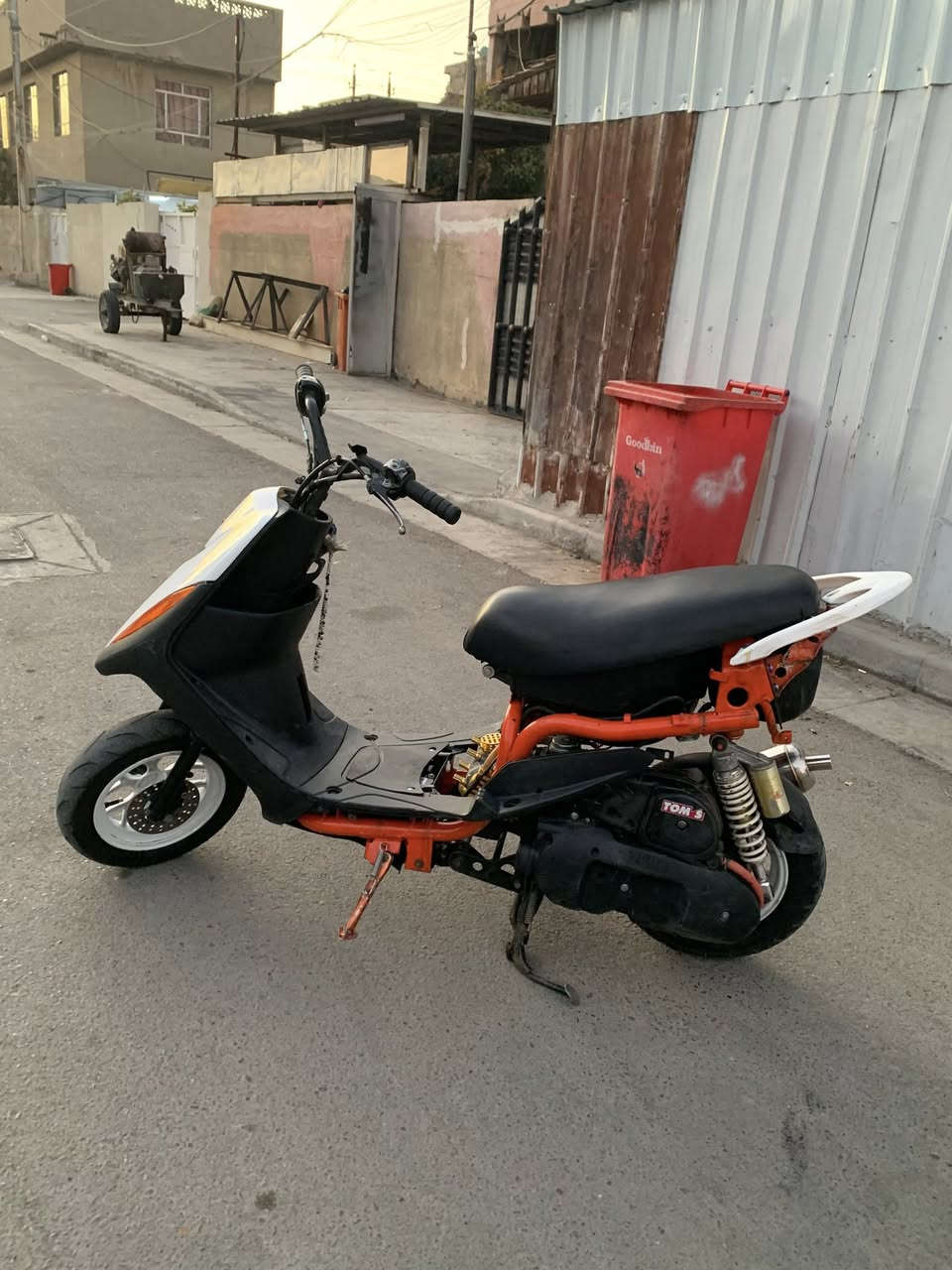 سلام عليكم / ماكس عدله / مال لعب دراجه حلوه ترتيب جديد / ويل كب وتخم تاير / صالنصه ستيل مرتبه  / دبل خلفي اصلي / ستان صفح برتقالي رياضي / سلف رياضي / مكينه 55 / قباقه كور ومبخره وأستدات رياضي NSY / السعر 550 وبيه مجال بسيط / العنوان بغدا حي العامل / ***********
