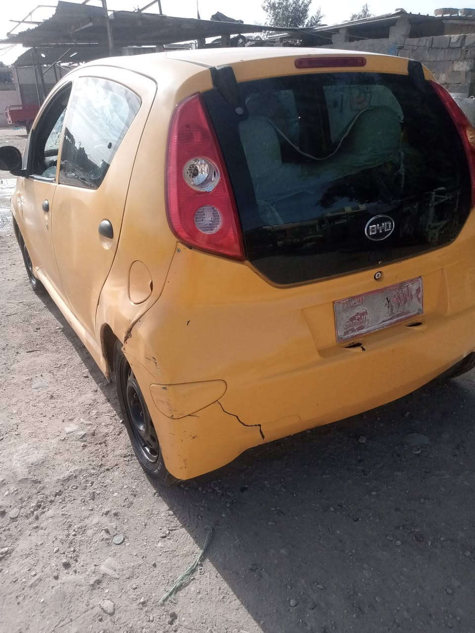 السلام عليكم بيوايدي 2011 راعيها ماواصلة ابيع بدون مكينه وكير خير من الله دواخل نضيفه سياره انضف من الصور سعرها 10  مكاني كربلاء ***********
