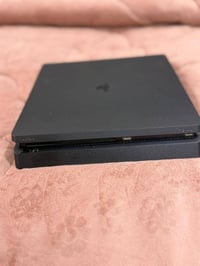 بلاي 4 • ٥٠٠ جيجا • مع يدات