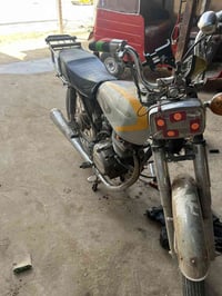 دراجة نضيفه • شغالة فول • تحتاج براغي