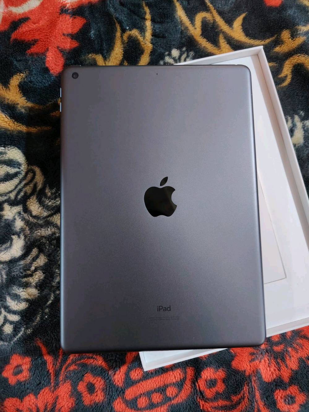 ايباد تسعه ٩ للبيع ذاكره 64 اخو الجديد شخط مابي يجي وياه كيبل وكفر فراري سعره 300 الف وبي مجال متوفر توصيل للبصرة فقط رقم ***********واتساب 